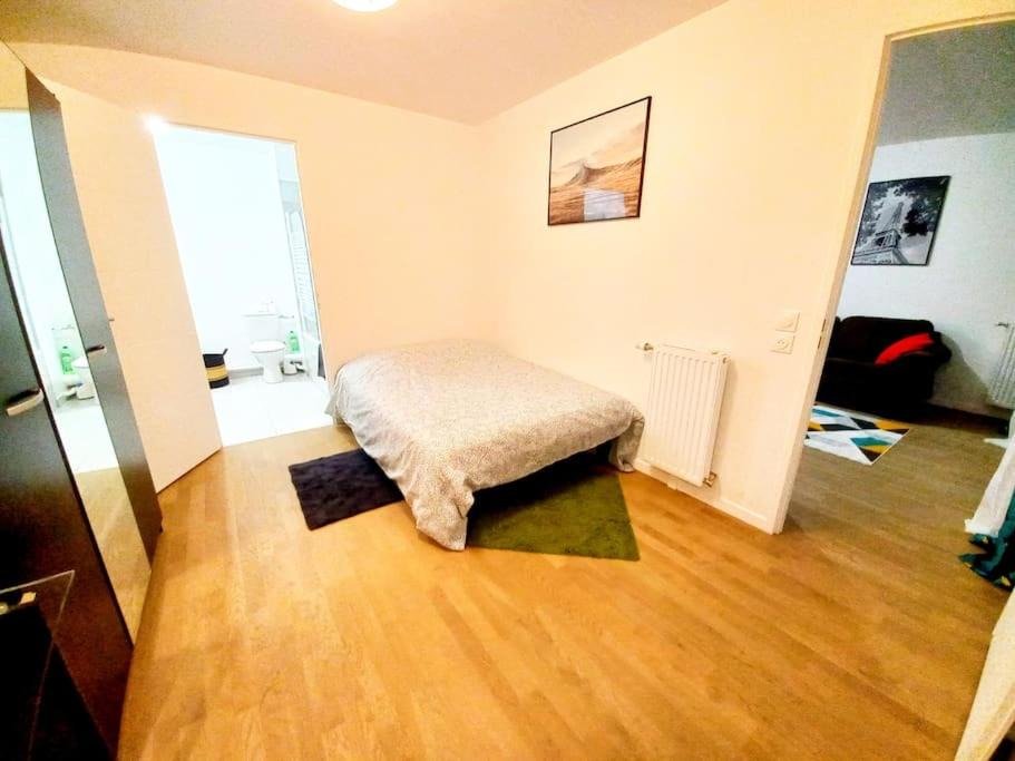 Photo of Bedroom in Clamart