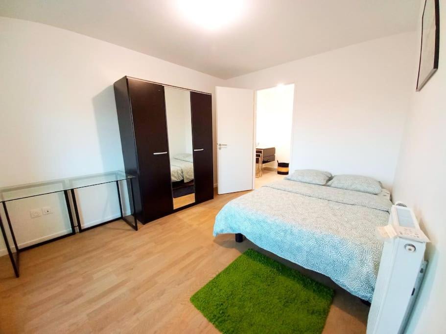 Photo of Bedroom in Clamart
