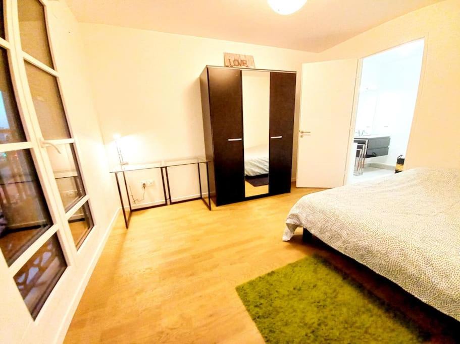 Photo of Bedroom in Clamart