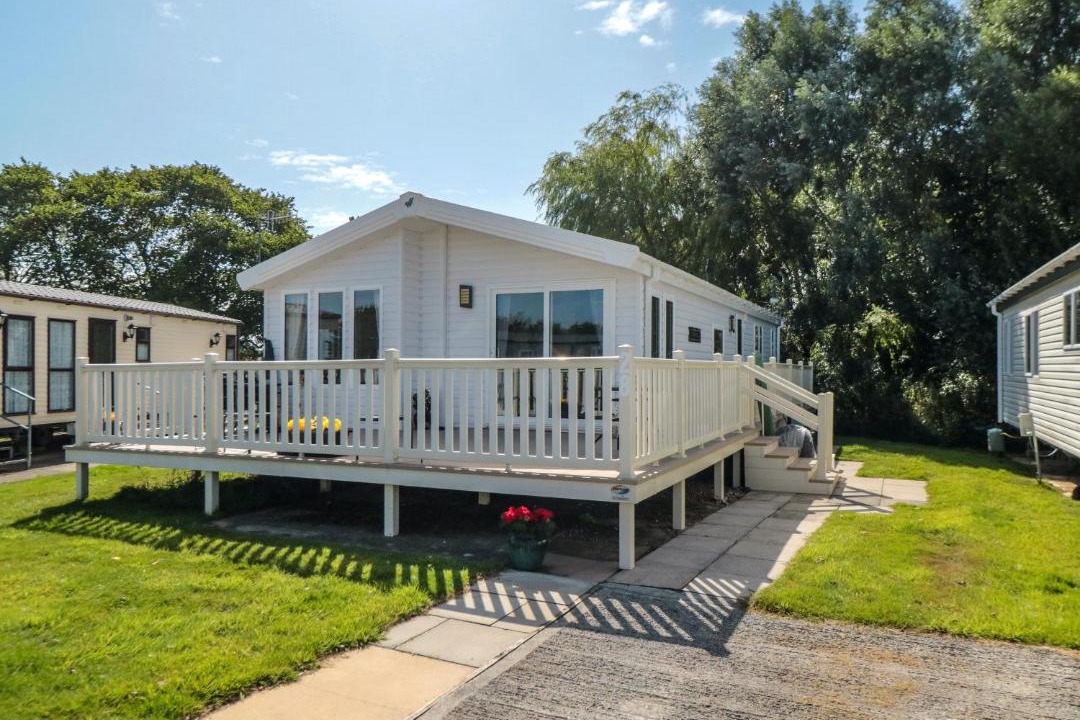 Photo of Others in Cayton Bay