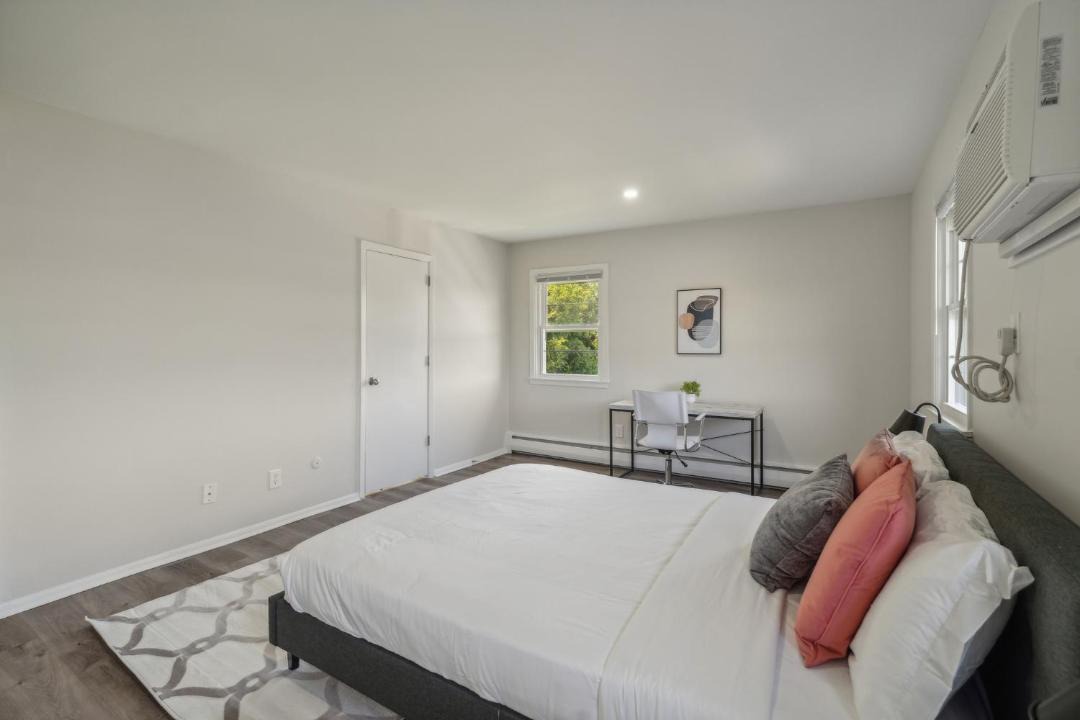 Photo of Bedroom in Newark