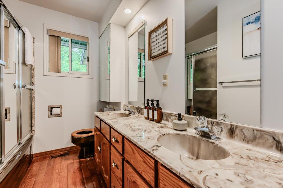 Photo of Bathroom in Colpoys Bay