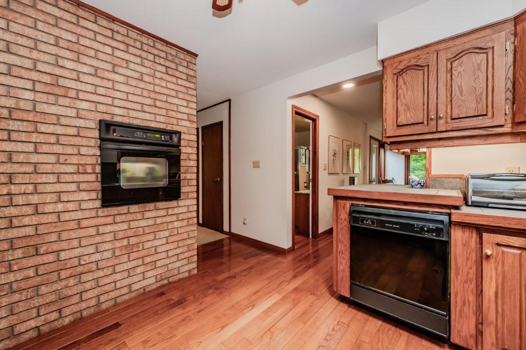 Photo of Kitchen in Colpoys Bay