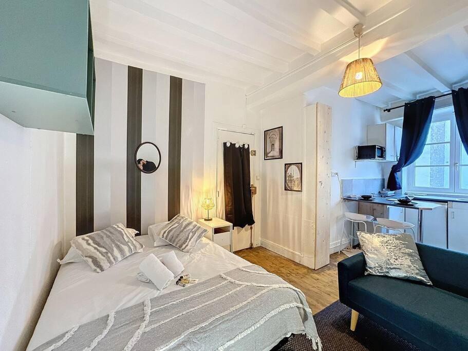 Photo of Bedroom in Carnot - Gailleton