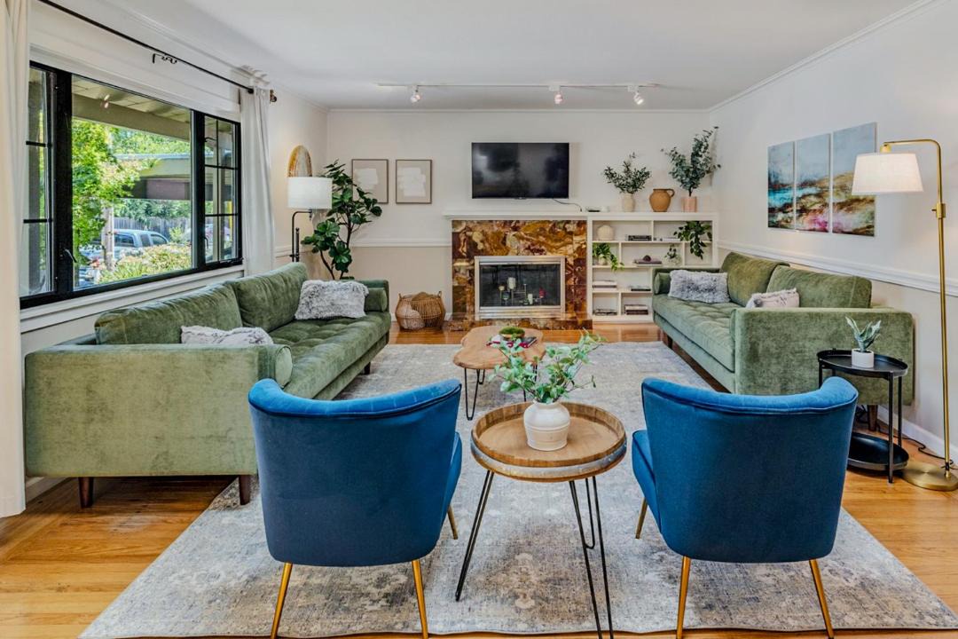Photo of Livingroom in Kenwood