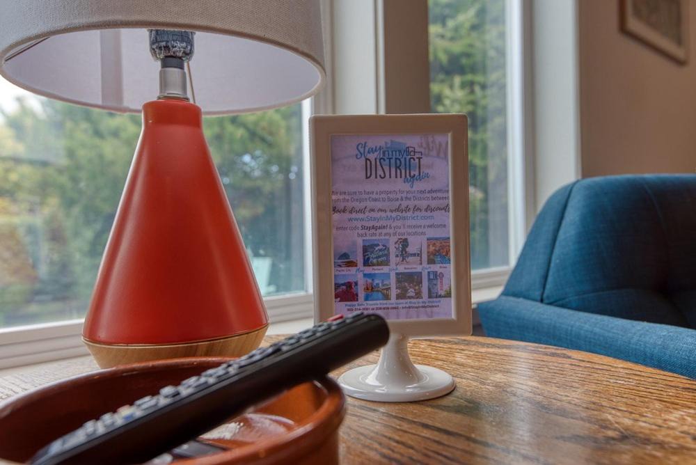 Photo of Livingroom in Coos Bay