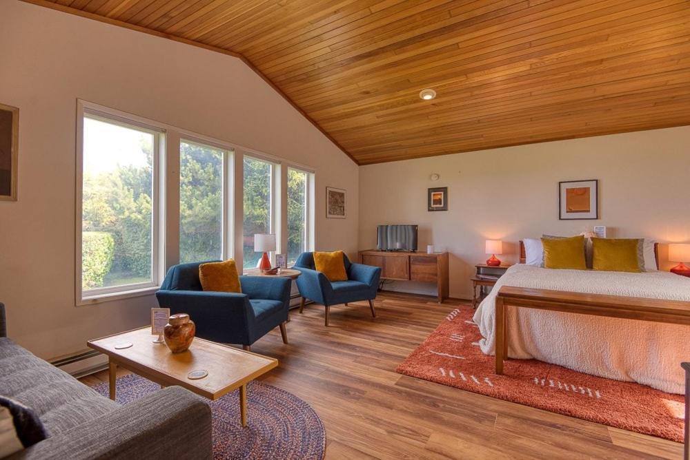 Photo of Bedroom in Coos Bay