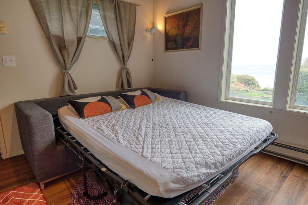 Photo of Bedroom in Coos Bay