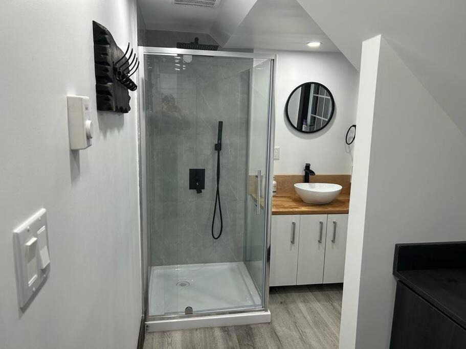 Photo of Bathroom in Leslie-Clapham-et-Huddersfield