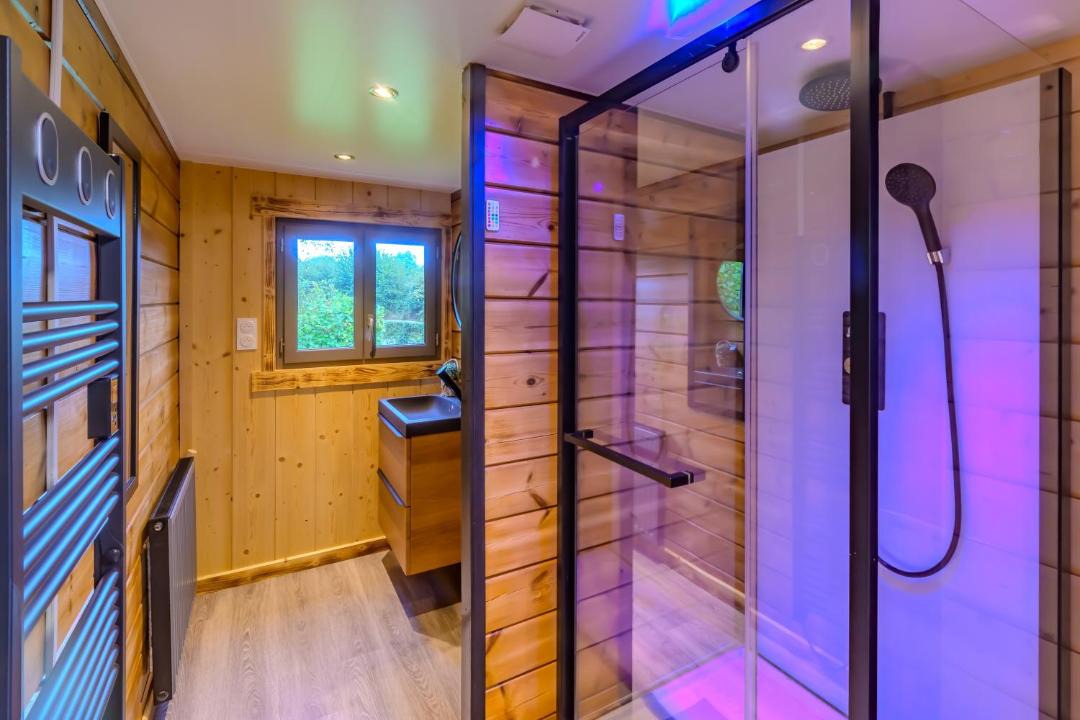 Photo of Others in Floyon