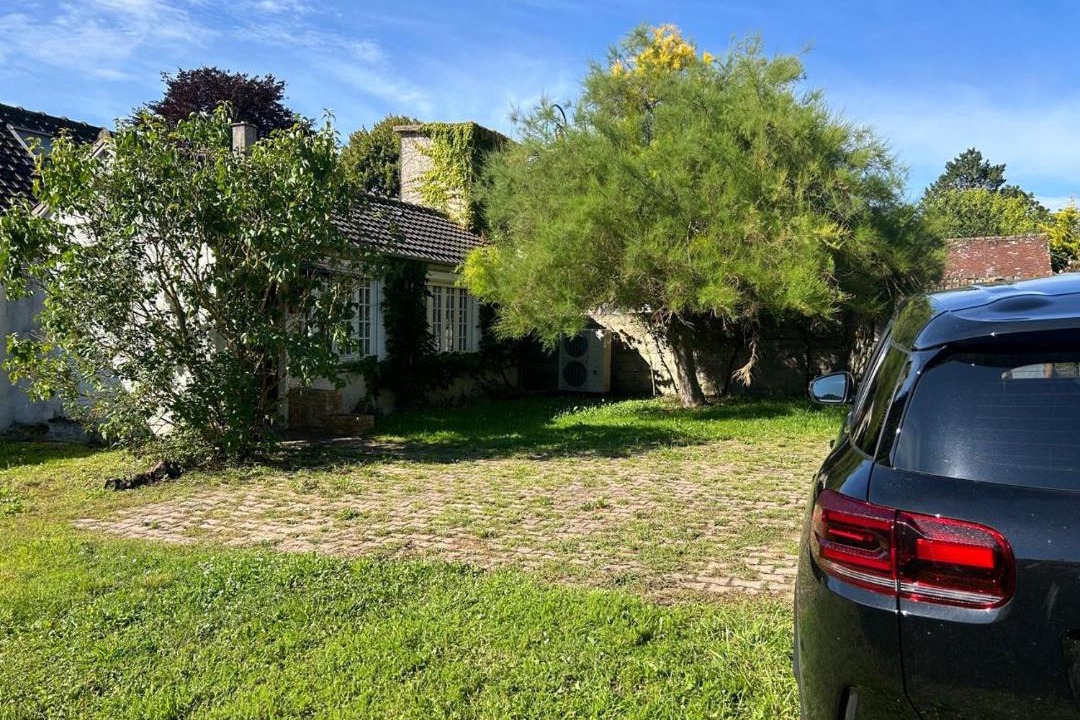 Photo of Others in Le L'habit