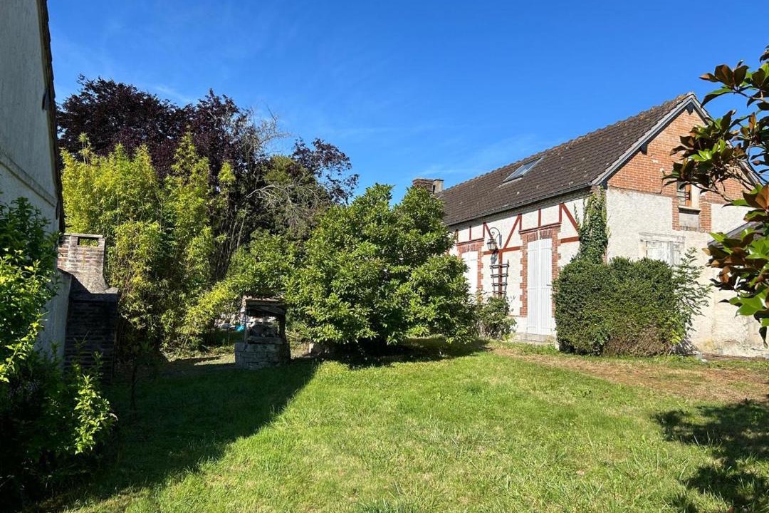 Photo of Others in Le L'habit