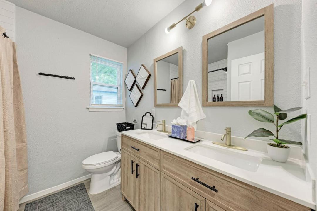 Photo of Bathroom in Johnston Terrace