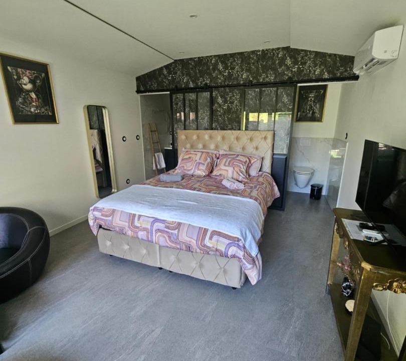 Photo of Bedroom in Saint-Clair-du-Rhone