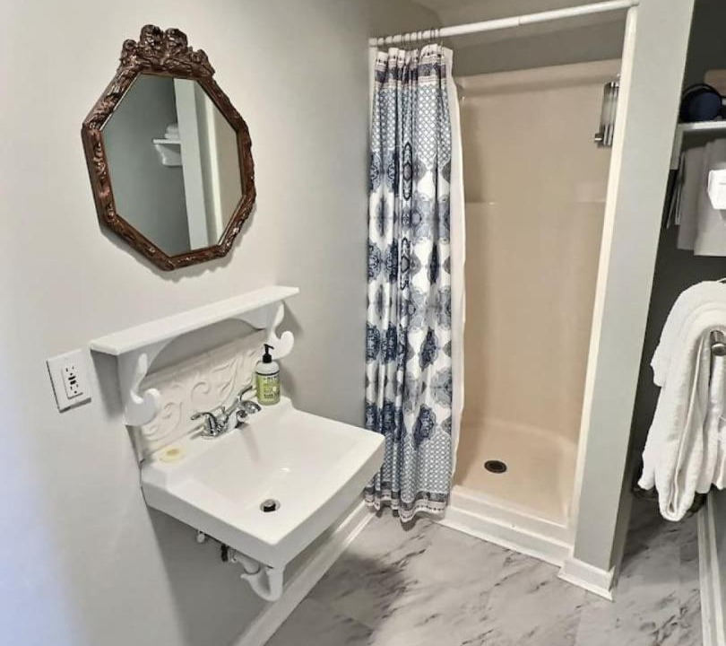 Photo of Bathroom in Eureka Springs Historic District