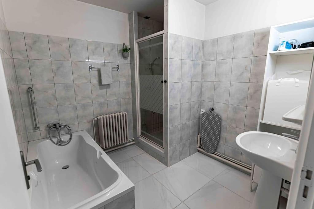 Photo of Bathroom in Briey