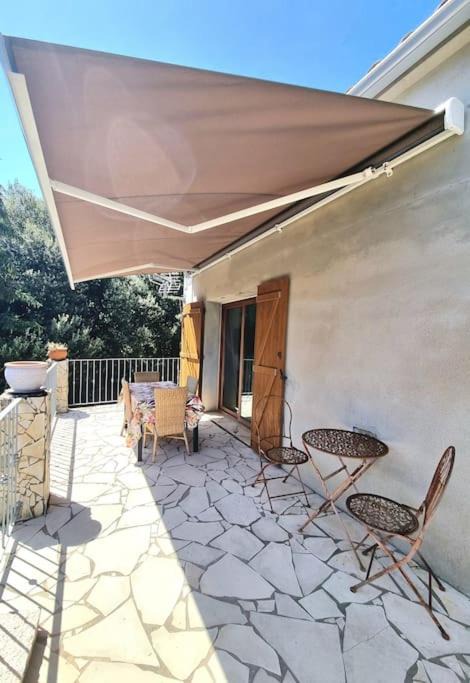 Photo of Others in Levie