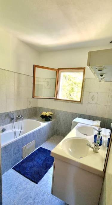 Photo of Bathroom in Levie