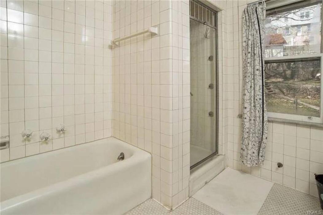 Photo of Bathroom in White Plains