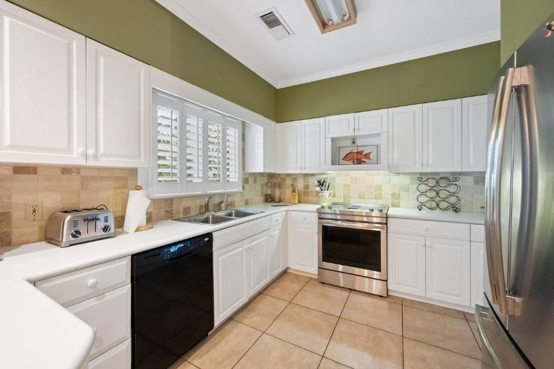 Photo of Kitchen in Debordieu Colony