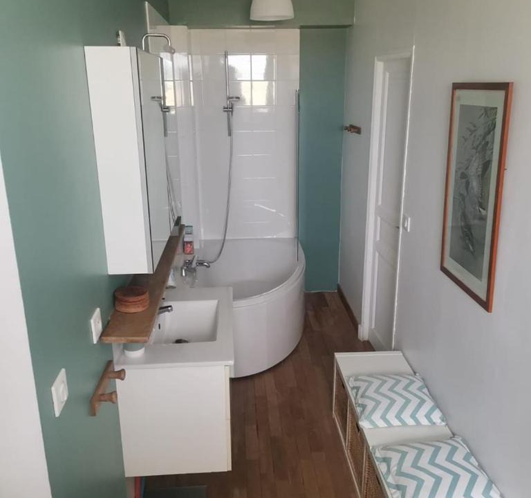 Photo of Bathroom in Sauveterre-Saint-Denis