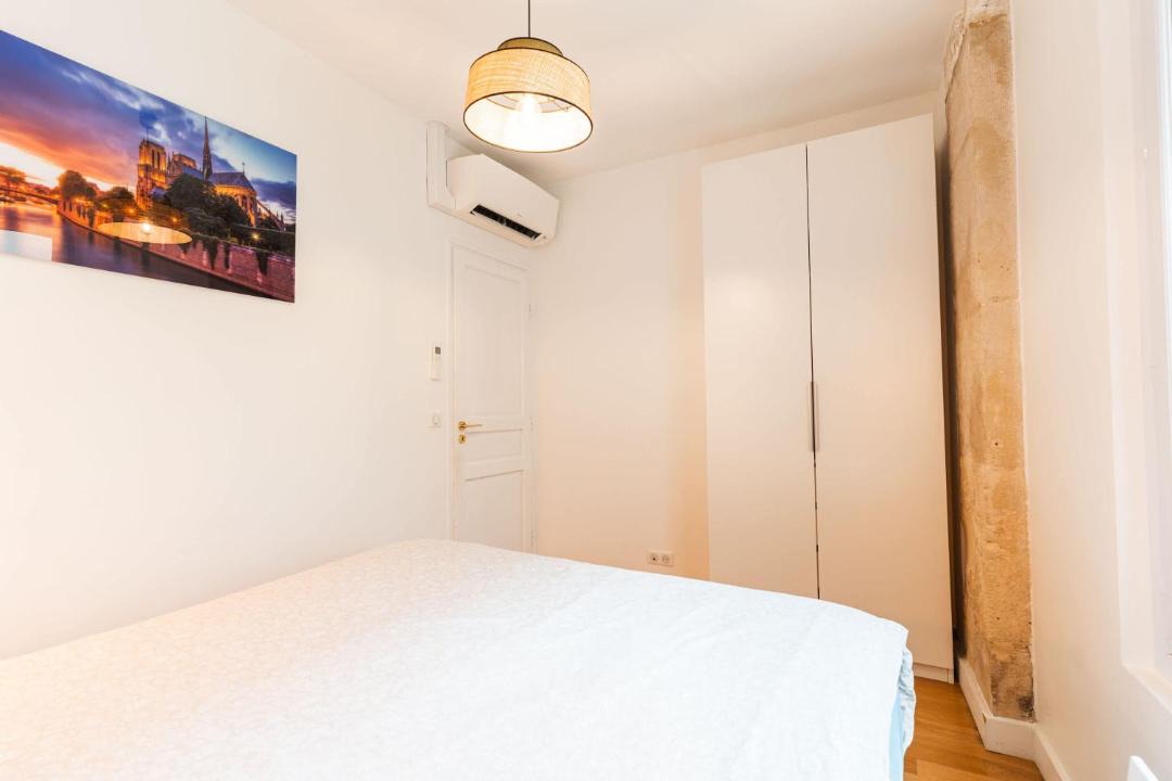Photo of Bedroom in 17th Arrondissement