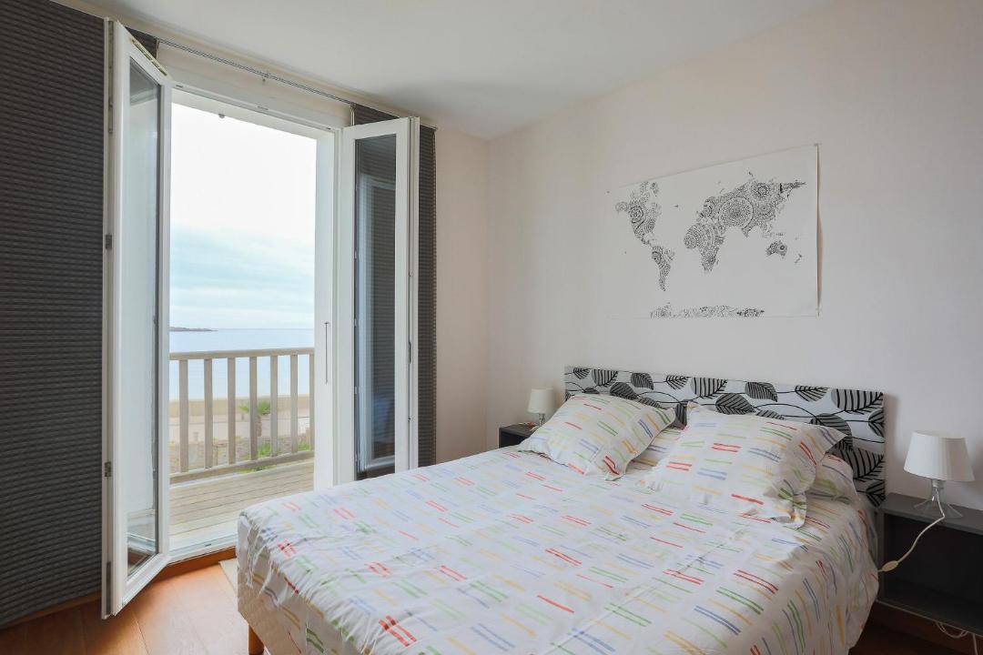 Photo of Bedroom in Plougasnou