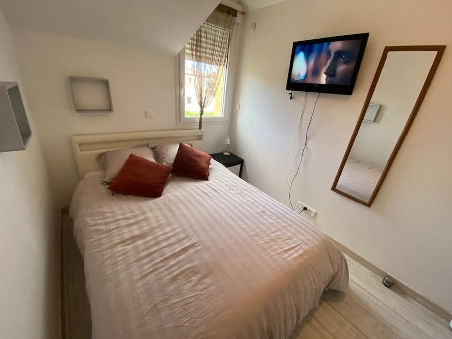 Photo of Bedroom in Basse-Goulaine