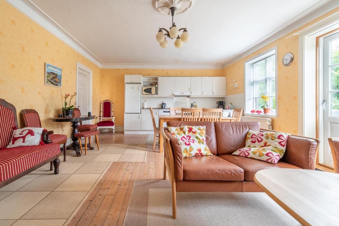 Photo of Others in Boderne