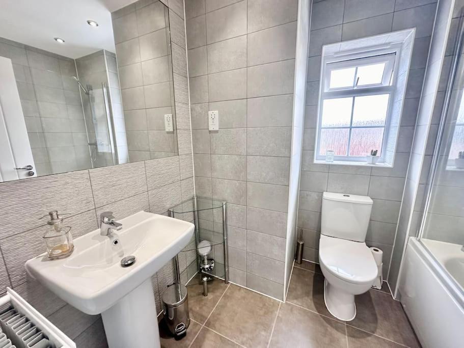 Photo of Bathroom in Coed-Y-Paen