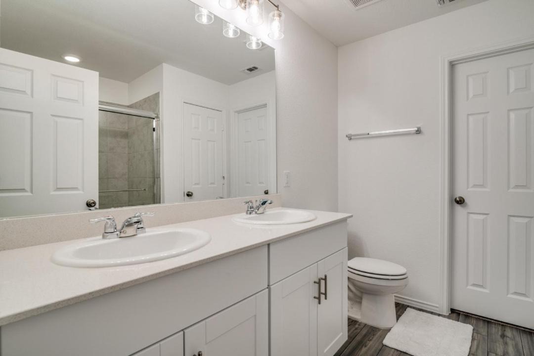 Photo of Bathroom in Royse City
