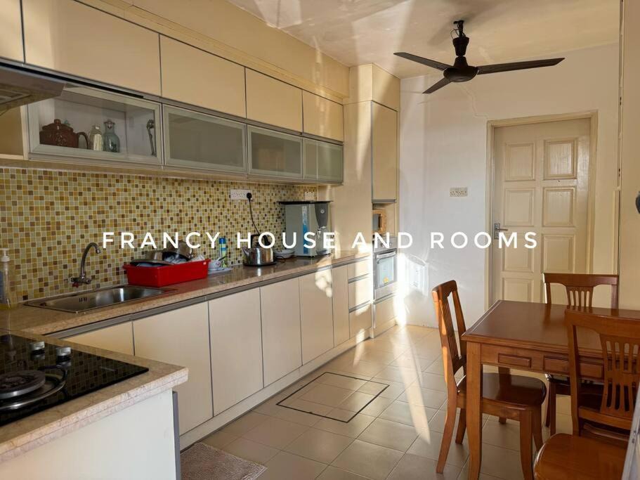 Photo of Kitchen in Taman Pakatan