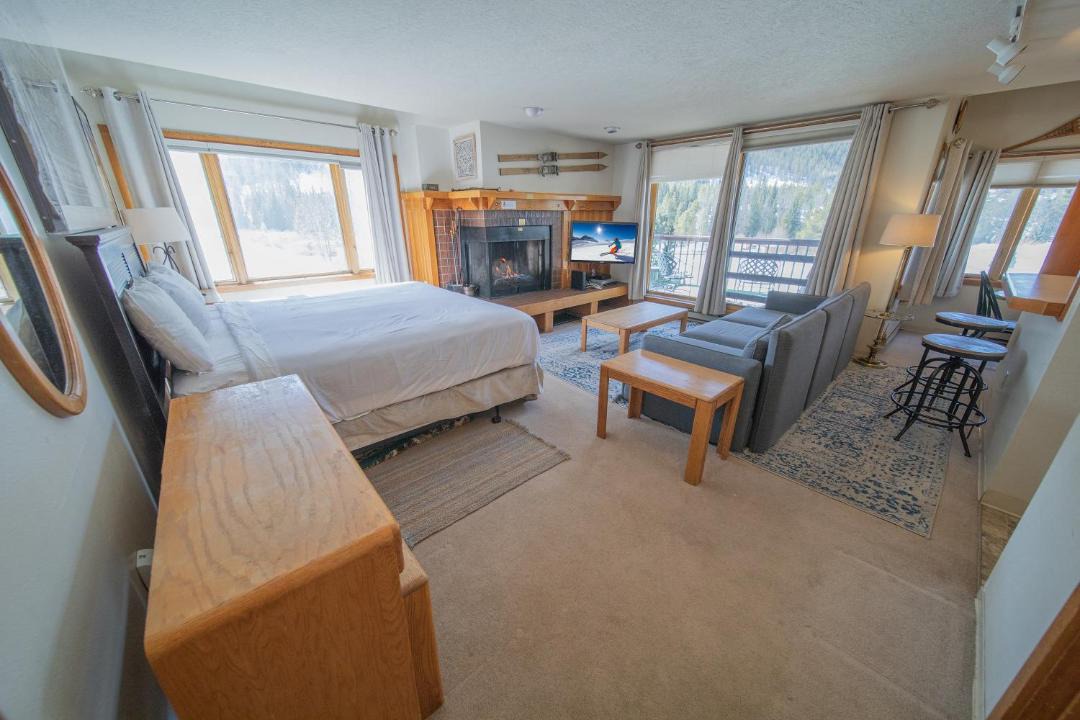 Photo of Bedroom in Lakeside Village