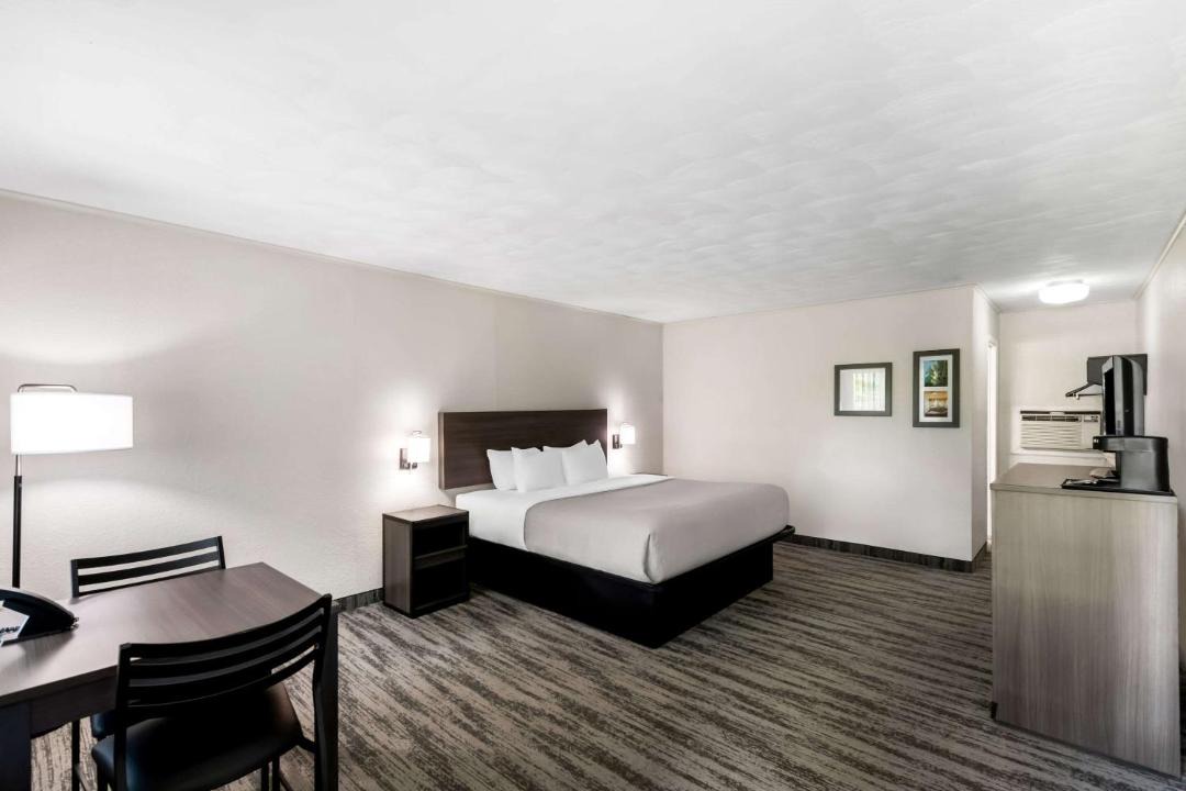 Photo of Bedroom in Munising