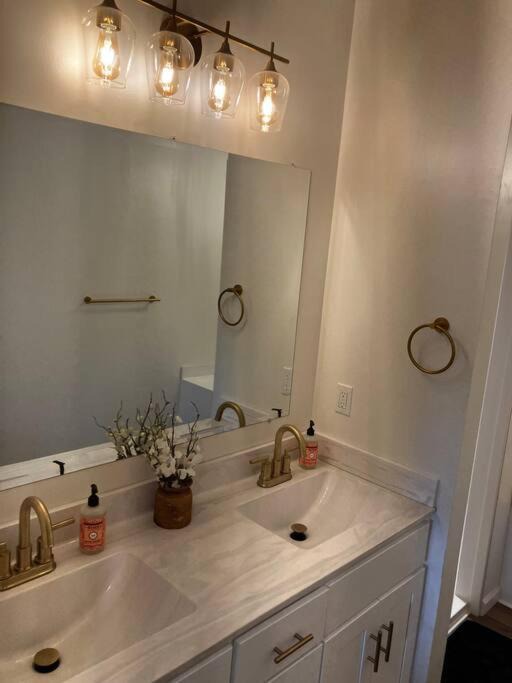 Photo of Bathroom in Van Buren