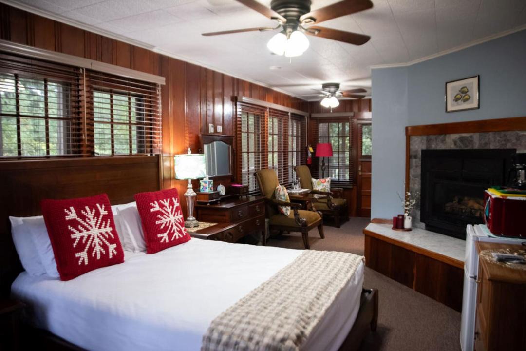 Photo of Bedroom in Myers Flat