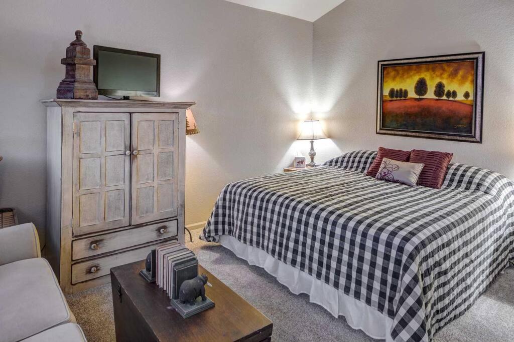 Photo of Bedroom in Camdenton