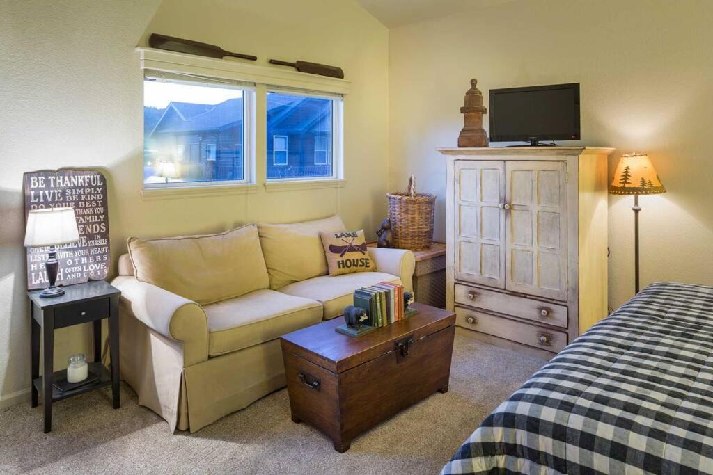 Photo of Bedroom in Camdenton