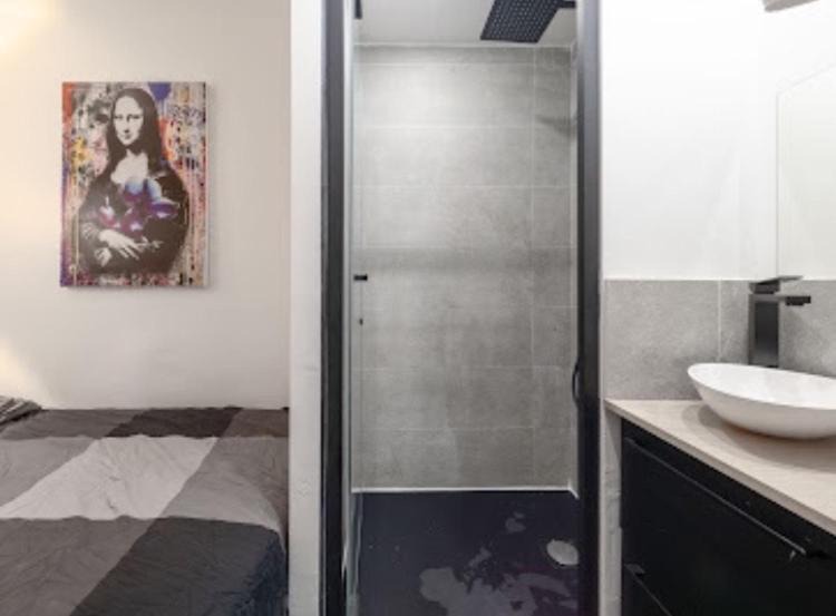 Photo of Bathroom in Puteaux