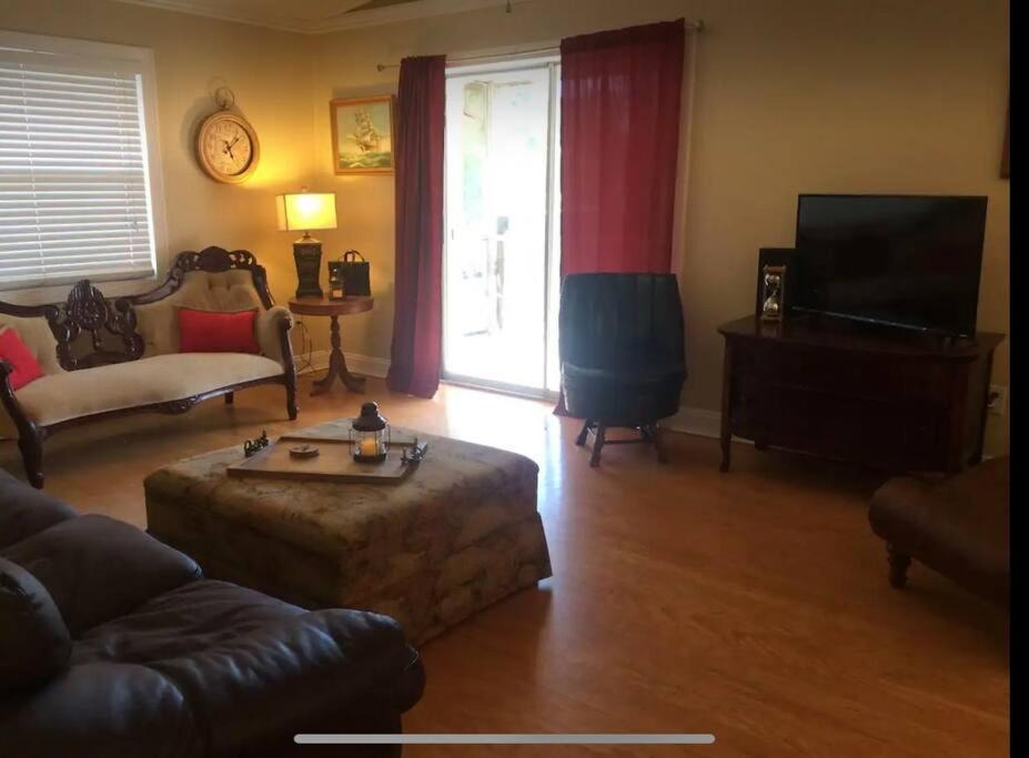 Photo of Livingroom in Weeki Wachee Gardens