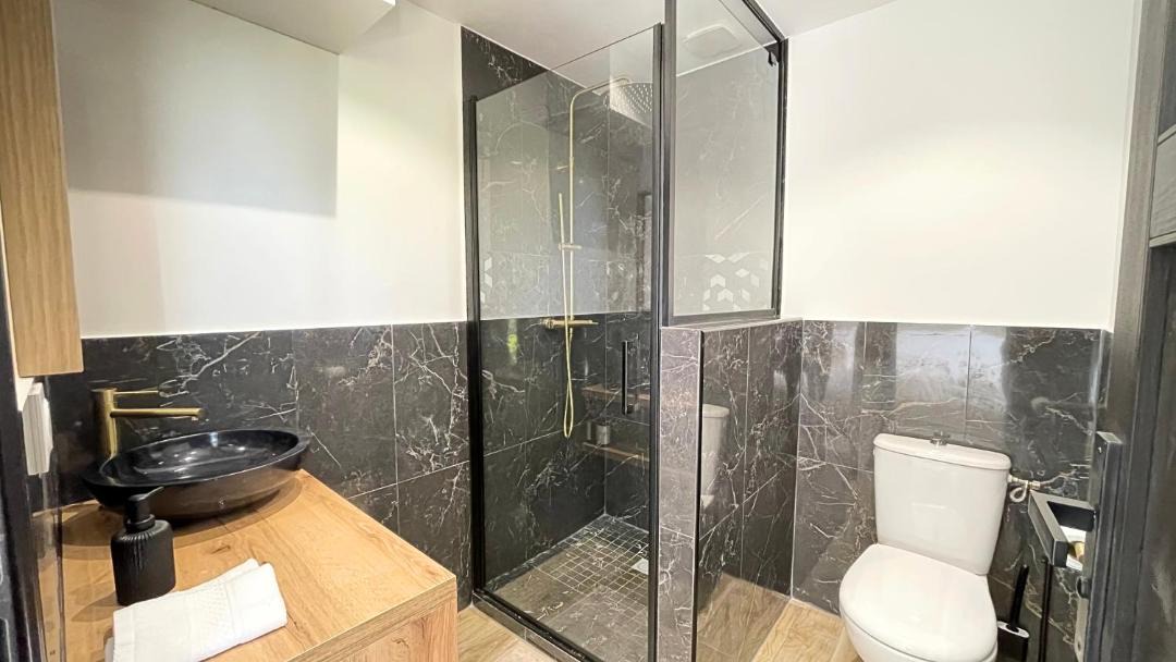Photo of Bathroom in Le Plessis-Robinson