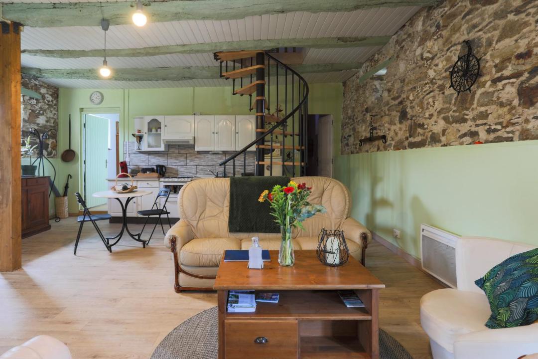 Photo of Others in Allineuc