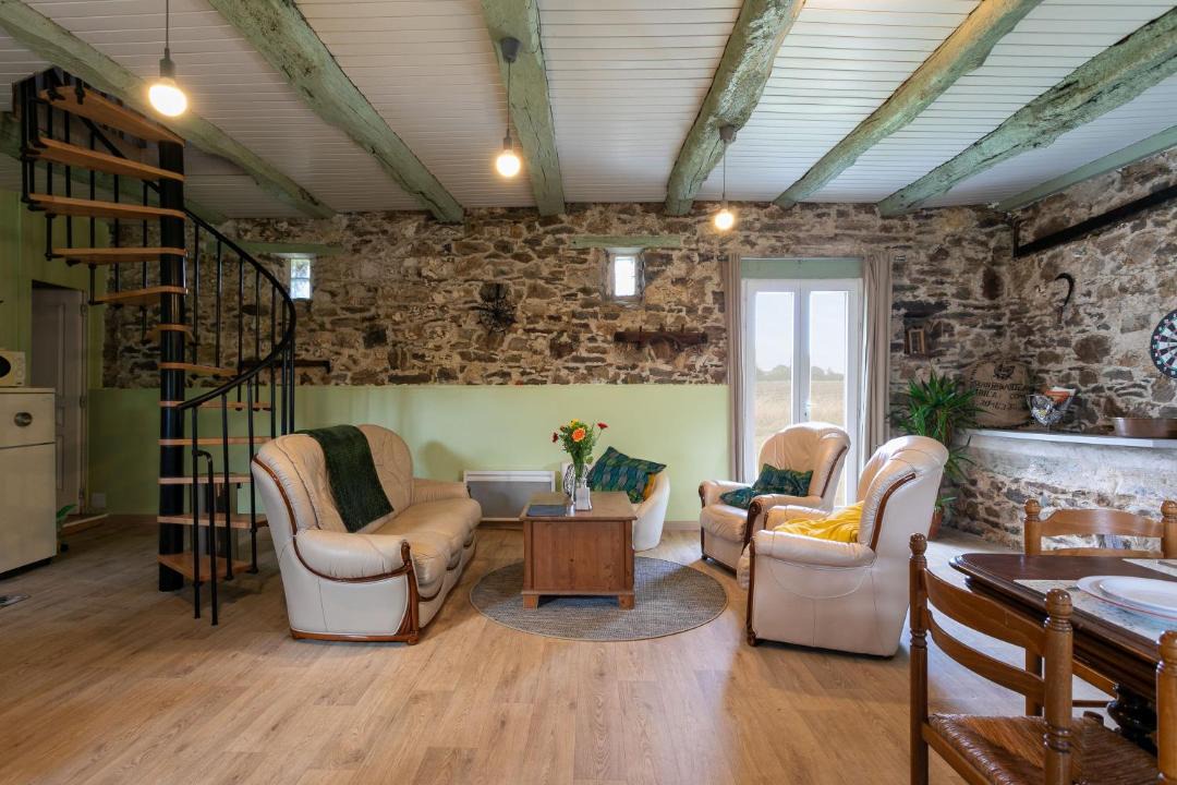 Photo of Others in Allineuc