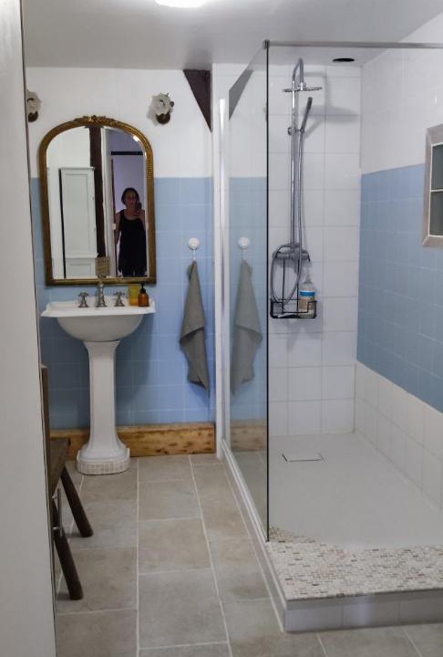 Photo of Bathroom in Saint-Martin-sur-Ocre