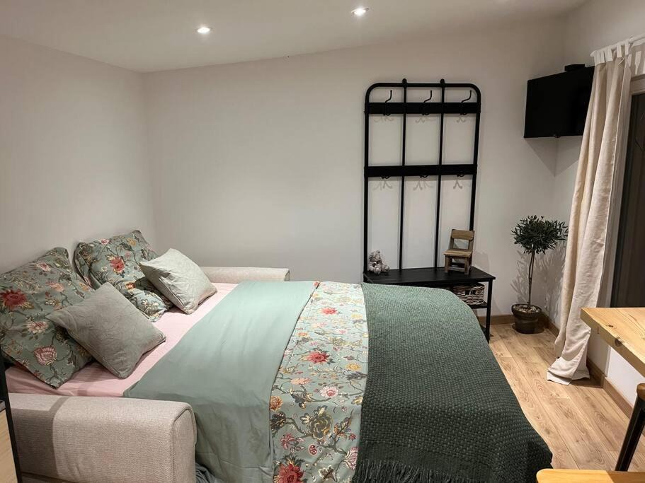 Photo of Bedroom in Labastide-de-Virac