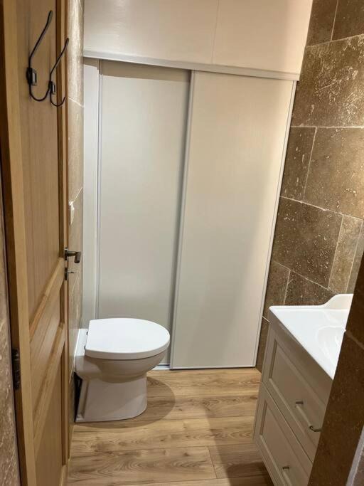 Photo of Bathroom in Labastide-de-Virac