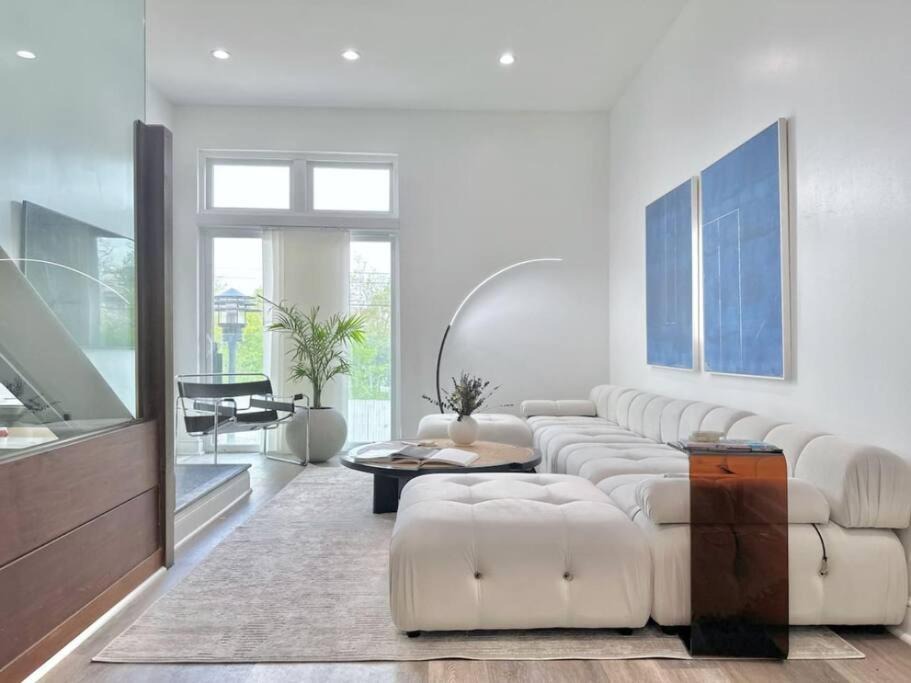 Photo of Livingroom in South Side Slopes