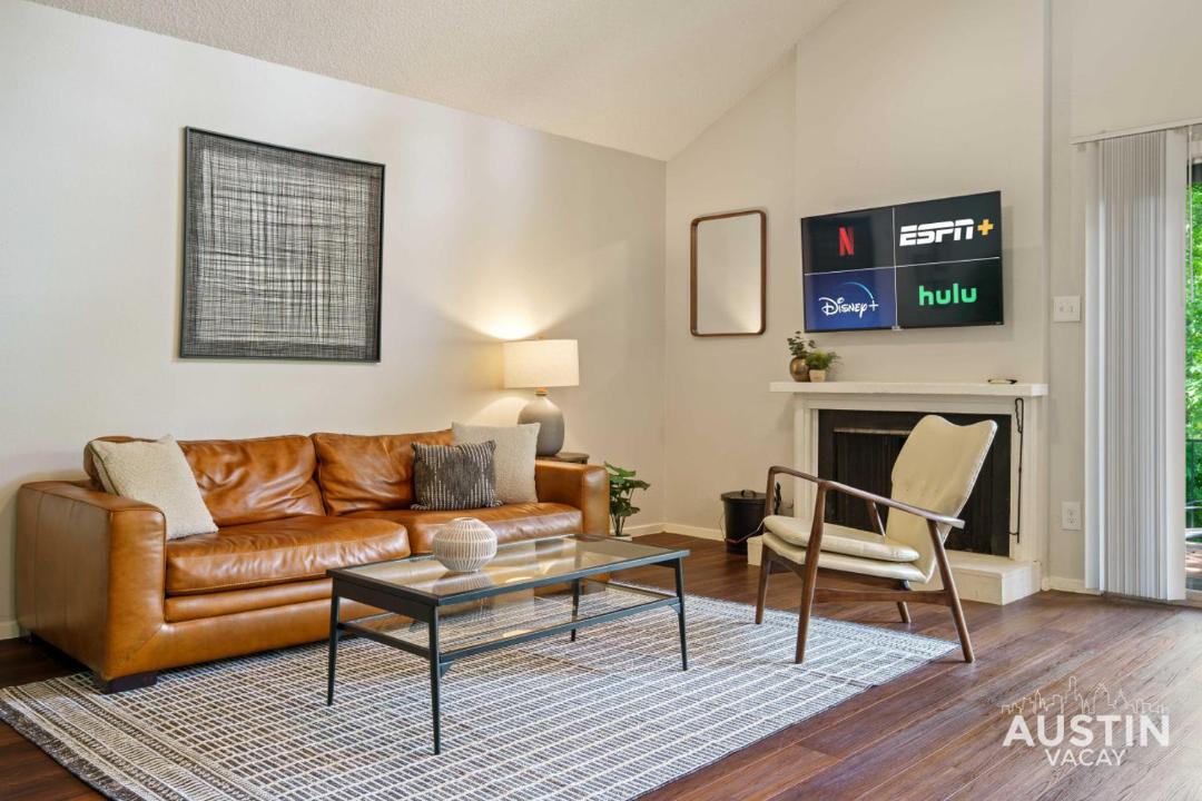 Photo of Livingroom in Highland Hills