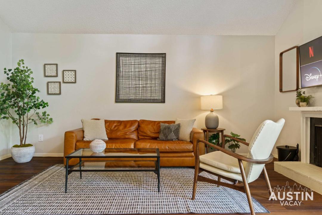 Photo of Livingroom in Highland Hills