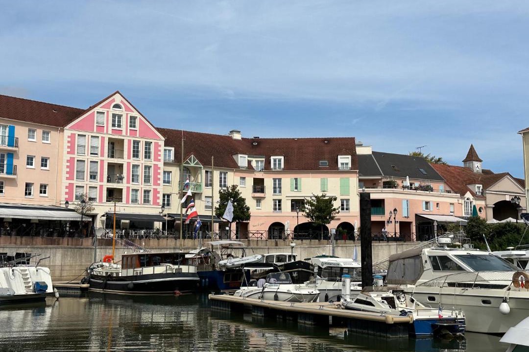 Photo of Others in Cergy